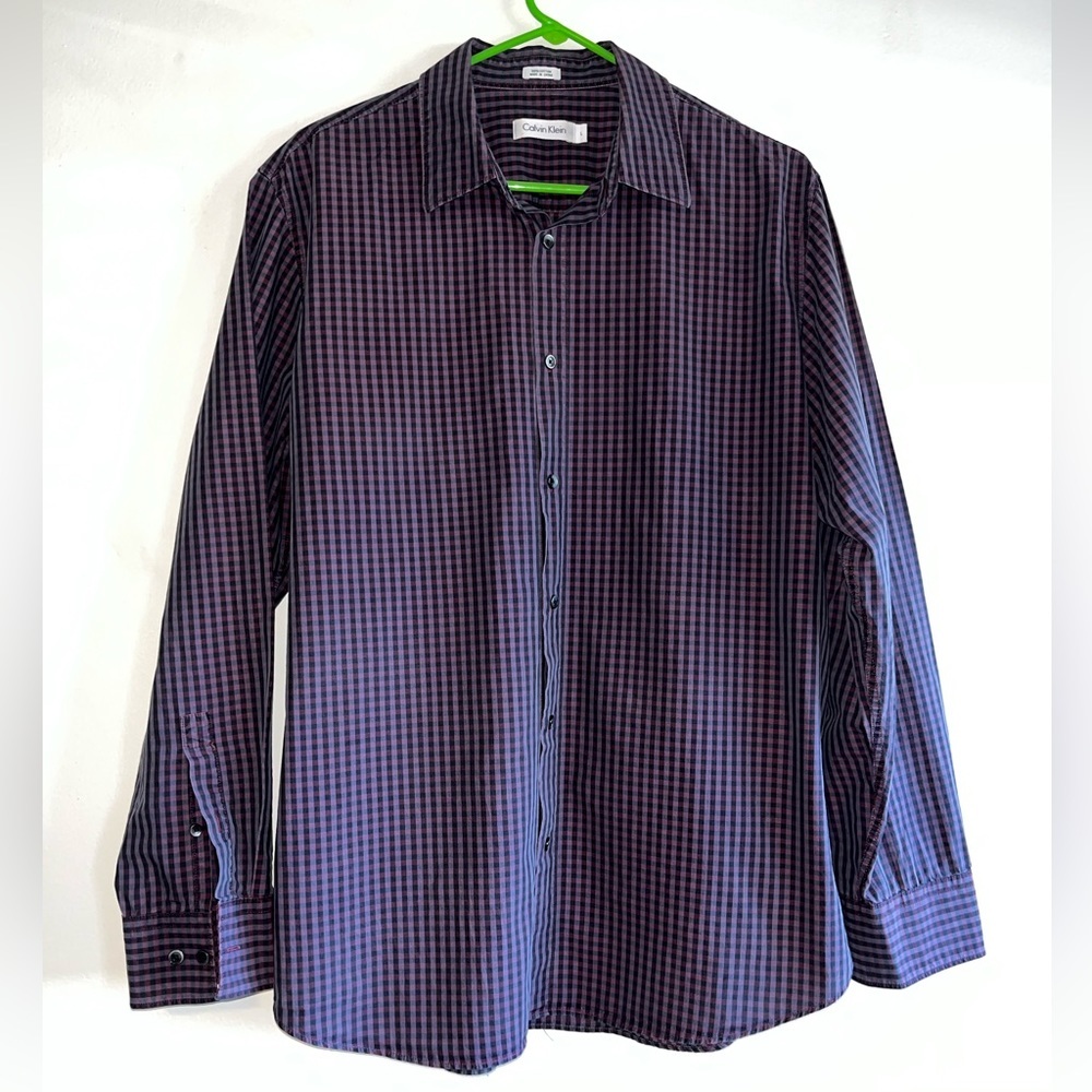 ✅ Men’s Calvin Klein button down shirt